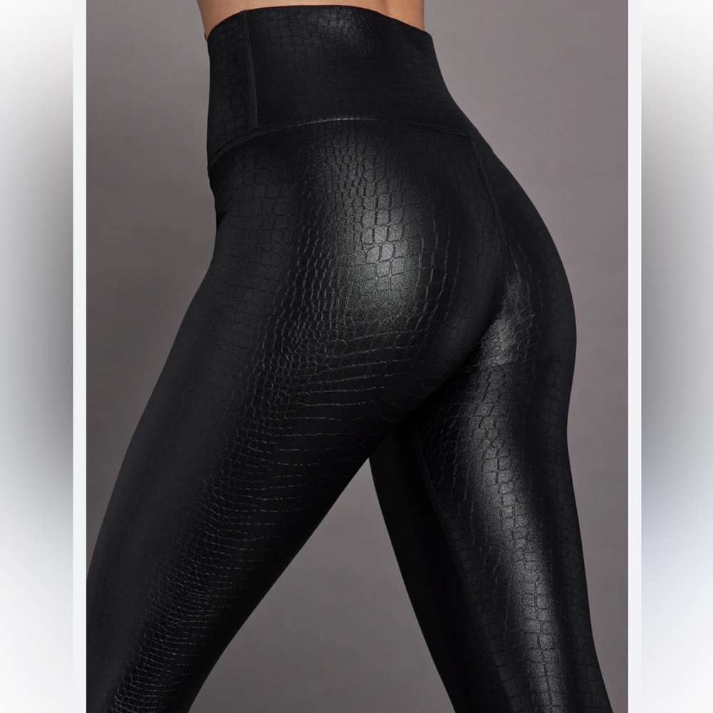 NWOT Carbon38 High Rise 7/8 Legging in Croc Takara Shine